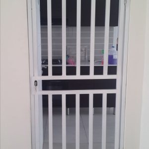 Pintu Besi