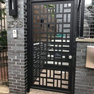 Pintu Besi
