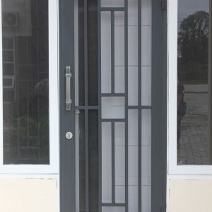 pintu besi